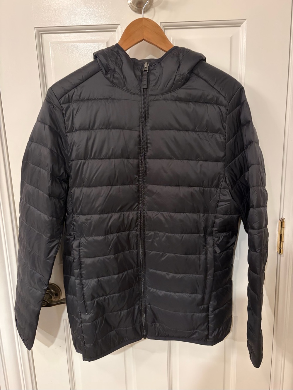 Amazon Essentials Men's Black Hooded Puffer Jacket